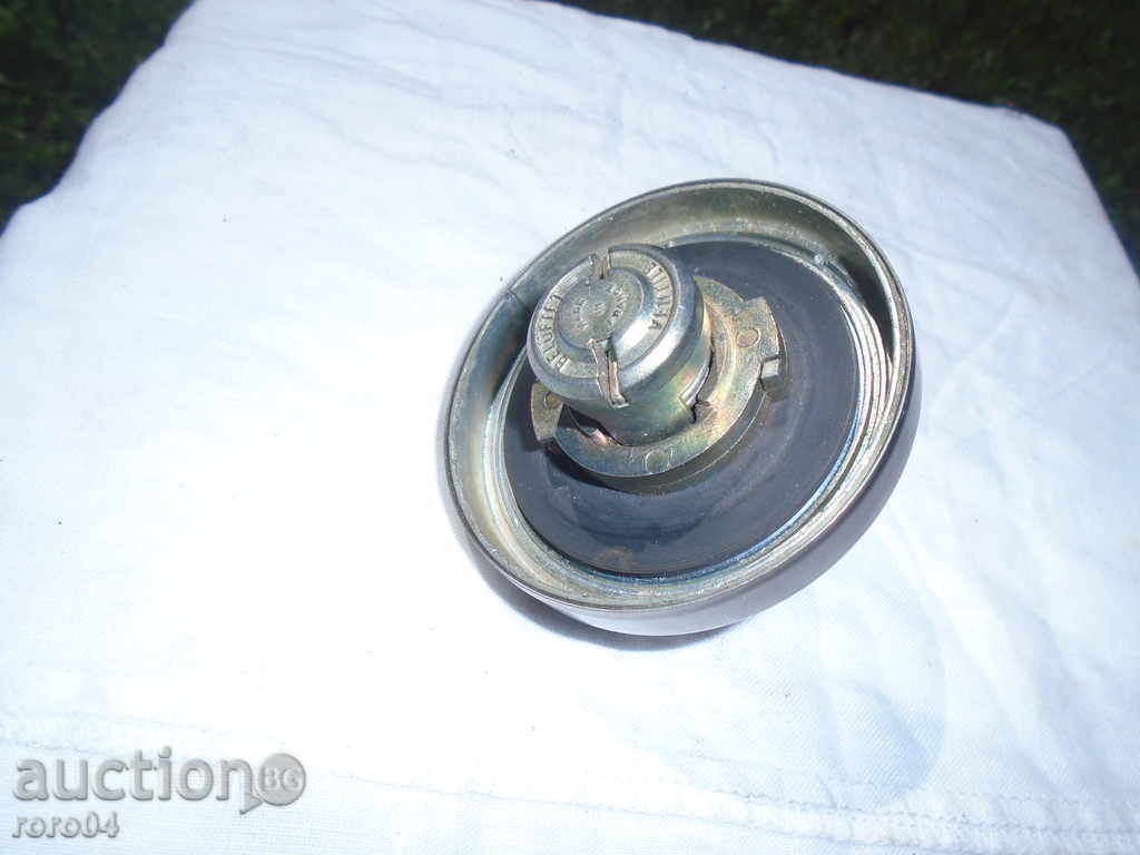 FRENCH TANK CAP WITH KEY with price 33.00 BGN | € 16.87