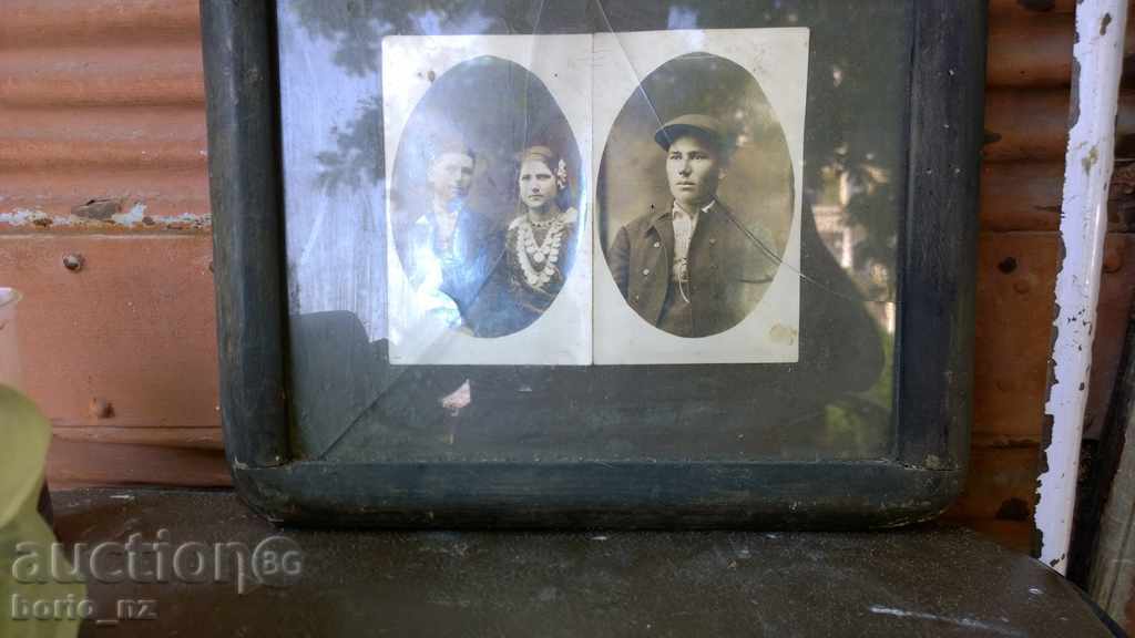 8332. OLD PICTURE FRAME with price 11.00 BGN | € 5.62 8332. OLD PICTURE FRAME with price 11.00 BGN | € 5.62