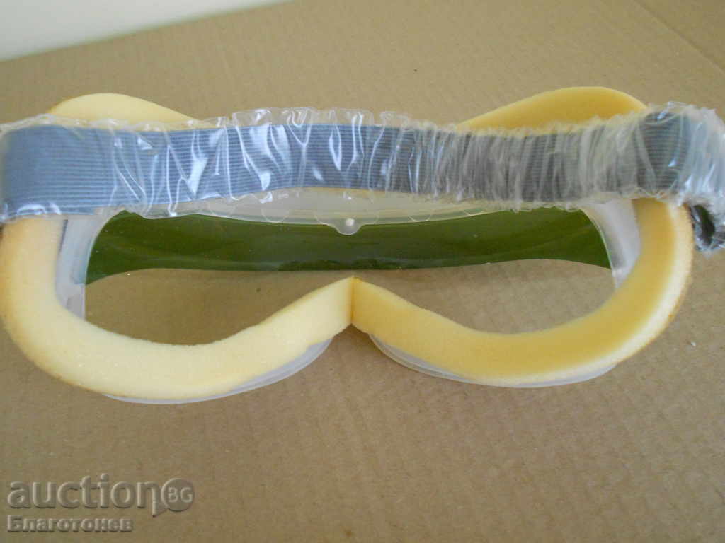 Delivery of Retro motorcycle glasses Delivery of Retro motorcycle glasses