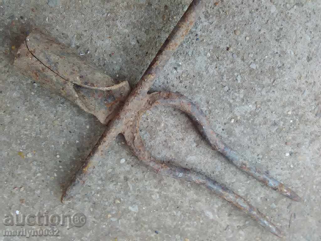 Licitație Vechi forjate dvuzabets, vila, fier forjat Licitație Vechi forjate dvuzabets, vila, fier forjat