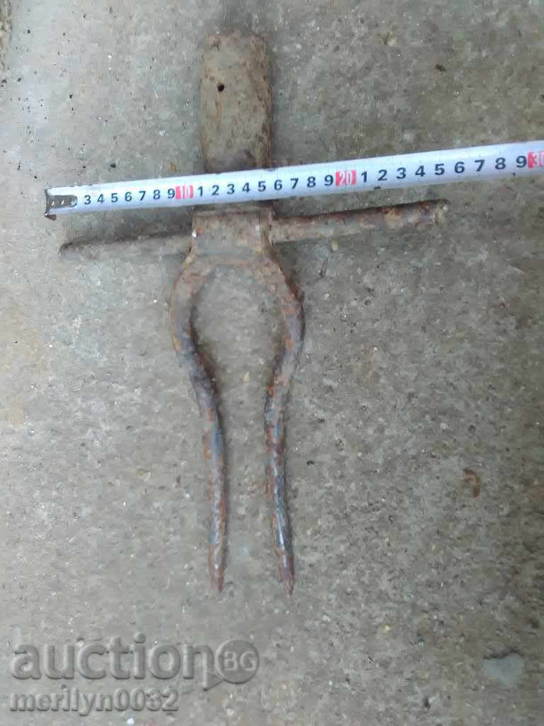 Livrarea Vechi forjate dvuzabets, vila, fier forjat Livrarea Vechi forjate dvuzabets, vila, fier forjat