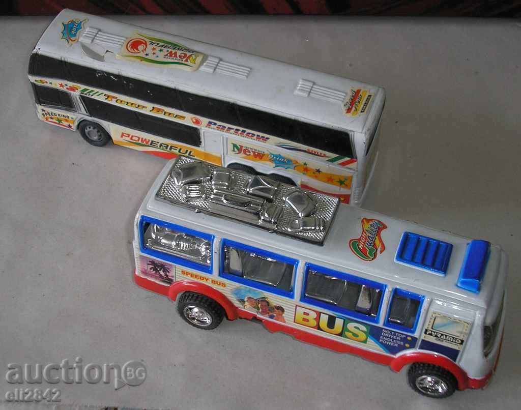 2 бр. автобуси играчки