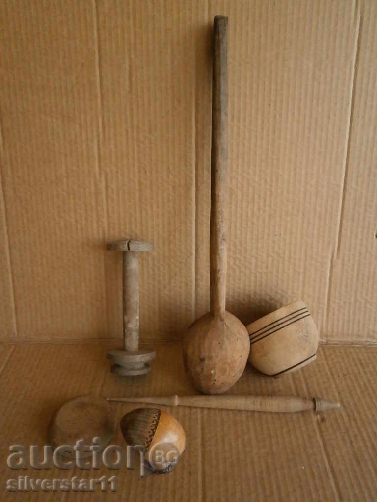 лот примитивни дървена лъжица вретено солница и др. с цена € 15.00 | 29.34 лв.