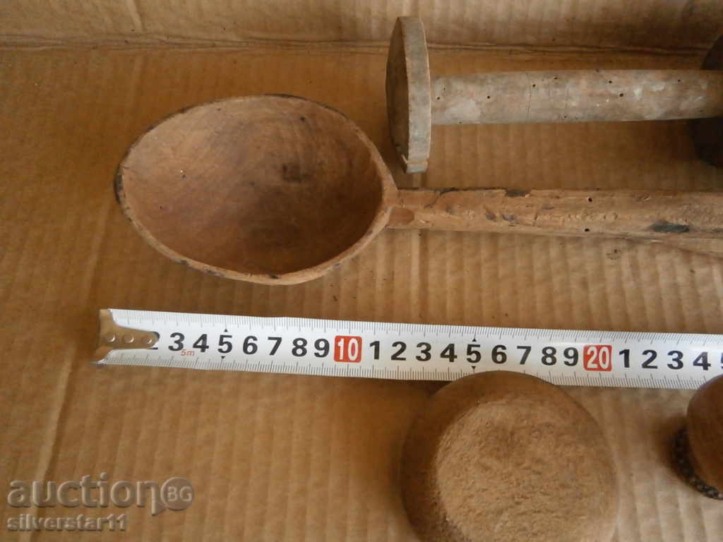 Доставка на лот примитивни дървена лъжица вретено солница и др.