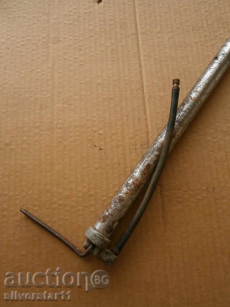 Auction  bicycle wheel pump