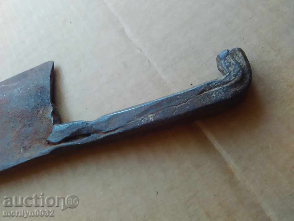 Delivery of Sutter, ax, knife blade Delivery of Sutter, ax, knife blade