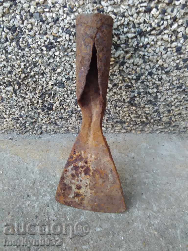 An old maid of honor, a bitch, a gourd, a gauntlet, a wrought iron with price 24.00 BGN | € 12.27