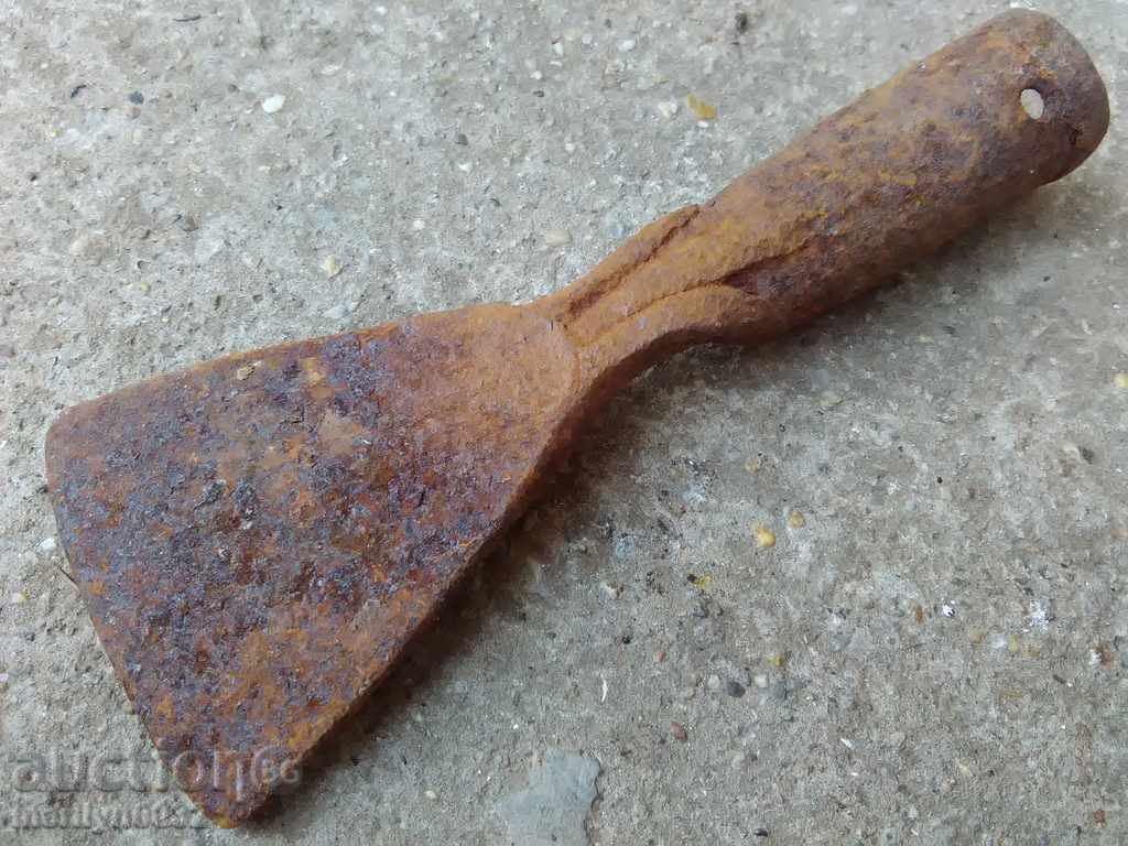 An old maid of honor, a bitch, a gourd, a gauntlet, a wrought iron - 5