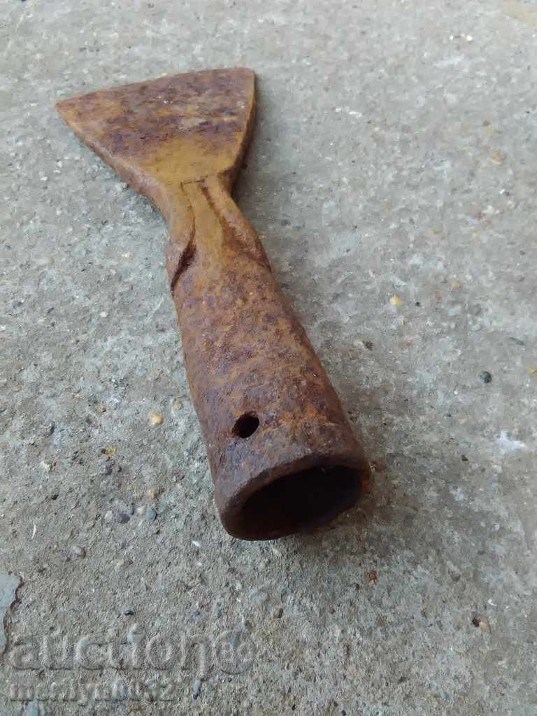 An old maid of honor, a bitch, a gourd, a gauntlet, a wrought iron - 6