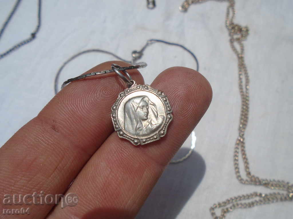 Δημοπρασία Τρεις παλιές Κολιέ Δημοπρασία Τρεις παλιές Κολιέ