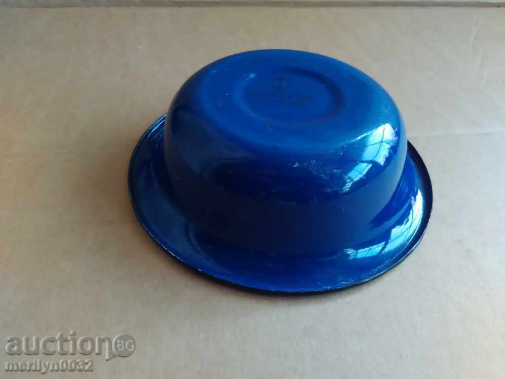 Bazin mic emailat, jgheab, vas cu vas emailat cu preț 26.00 BGN | € 13.29 Bazin mic emailat, jgheab, vas cu vas emailat cu preț 26.00 BGN | € 13.29