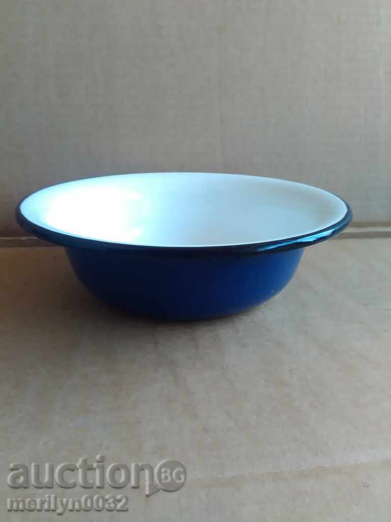 Licitație Bazin mic emailat, jgheab, vas cu vas emailat Licitație Bazin mic emailat, jgheab, vas cu vas emailat