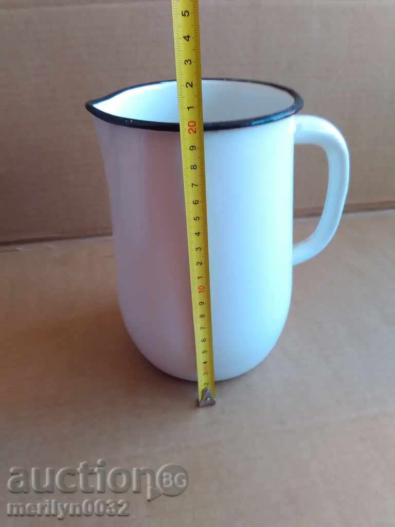 Delivery of Enamelled jug kettle with enamel cane cannon