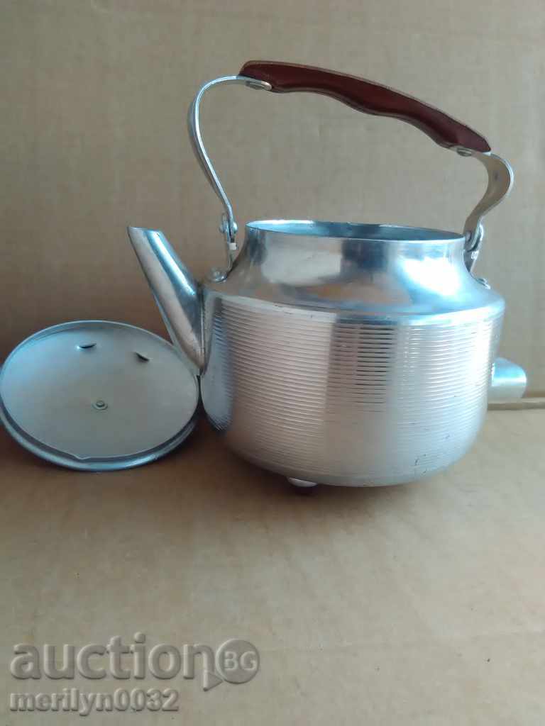 Електрически чайник с кабел от 70-те години СССР