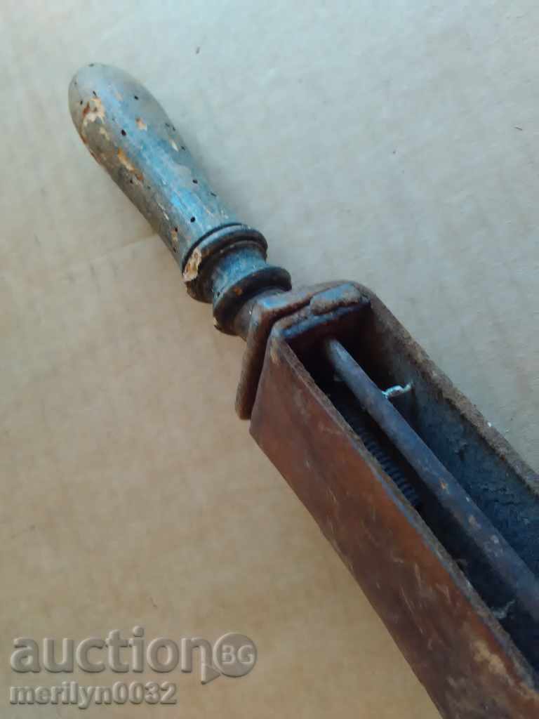 An old barber belt, a strap, a razor, a slicker with price 43.00 BGN | € 21.99