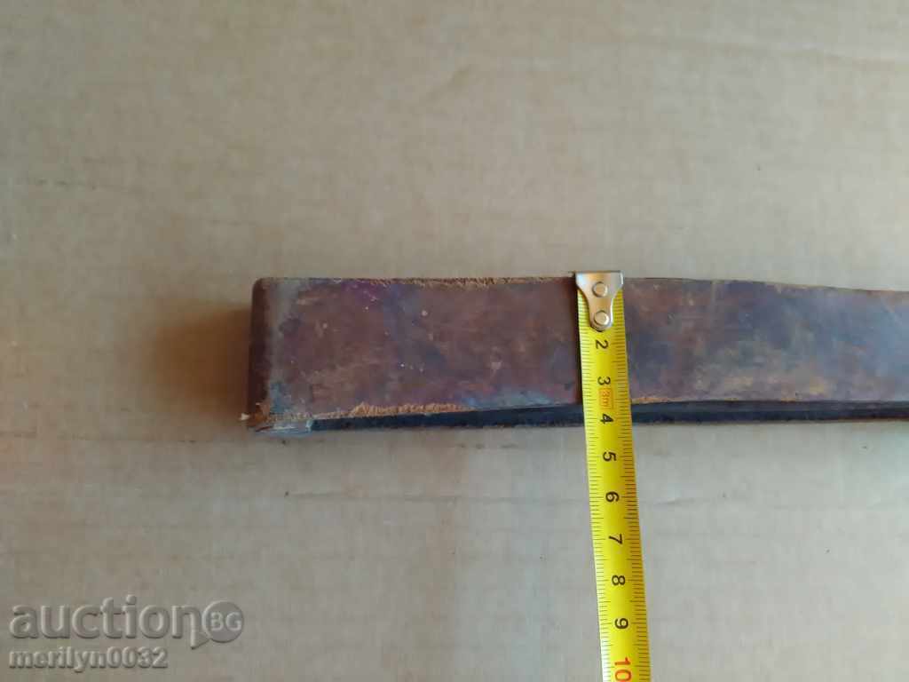 An old barber belt, a strap, a razor, a slicker - 7