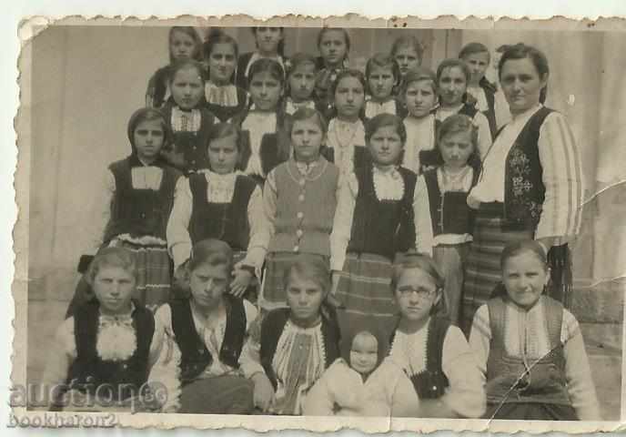 Стара снимка м.ф. Лазаровден 1942г.