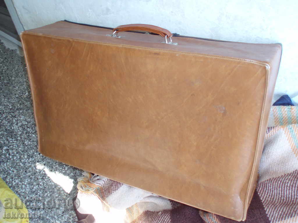 Leather Suitcase -St with price 10.00 BGN | € 5.11 Leather Suitcase -St with price 10.00 BGN | € 5.11