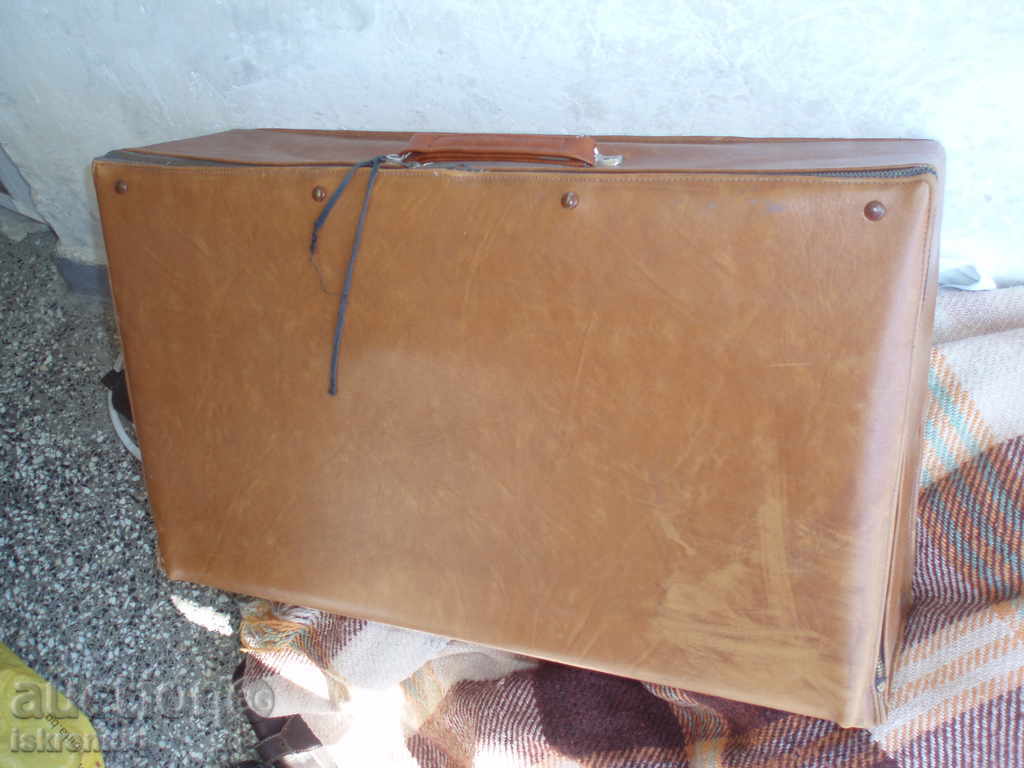 Leather Suitcase -St - 5 Leather Suitcase -St - 5