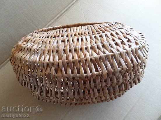 Auction Old wicker basket, wooden basket, panner Auction Old wicker basket, wooden basket, panner