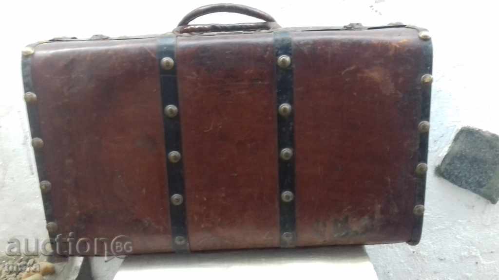 Auction An old passenger suitcase from a dial Auction An old passenger suitcase from a dial