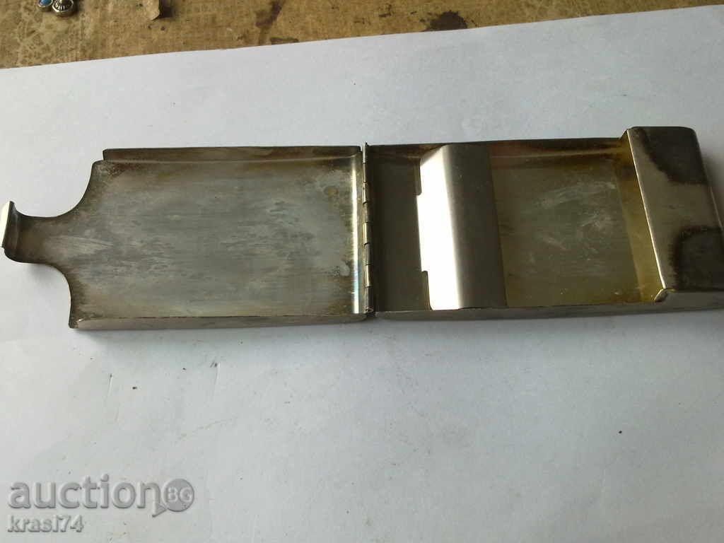 Визитник с цена 8.00 лв. | € 4.09 Визитник с цена 8.00 лв. | € 4.09