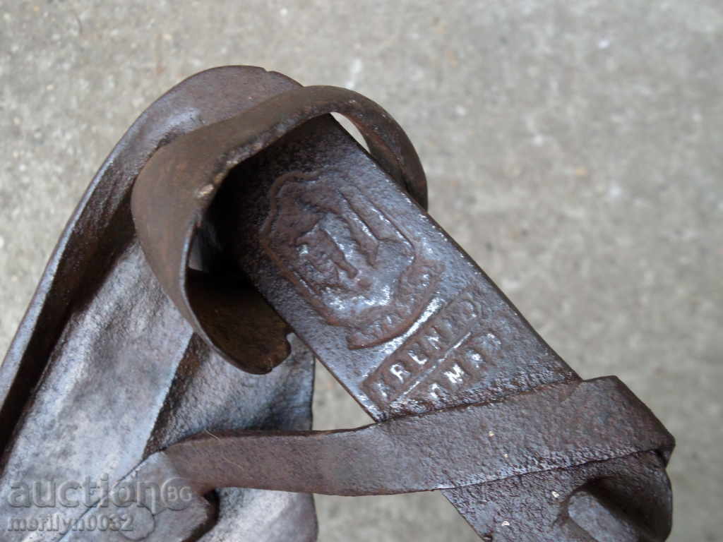 Auction Old hand-forged mowing hair, wrought iron Auction Old hand-forged mowing hair, wrought iron