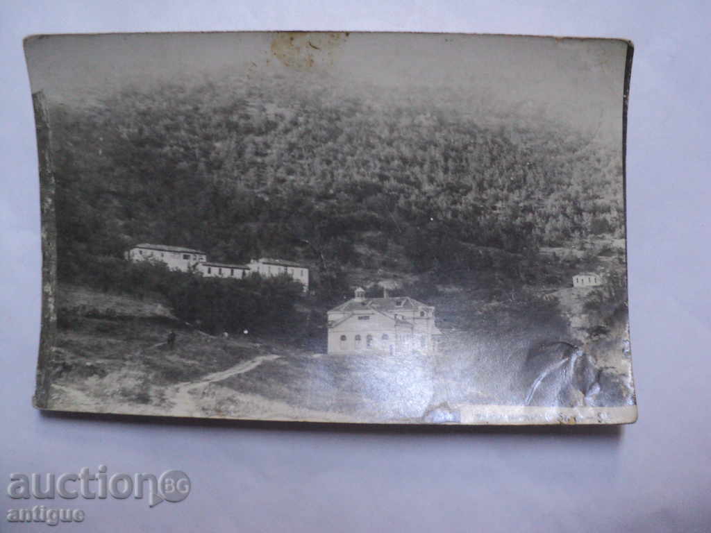 Auction A STAR PICTURE OF NARRATOR BANKS. Auction A STAR PICTURE OF NARRATOR BANKS.