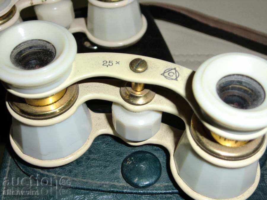 Auction Lot of 3 theatrical binoculars Auction Lot of 3 theatrical binoculars