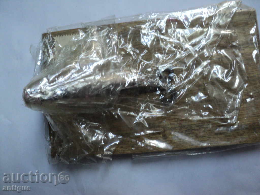 Auction  SOUVENIR LINEN. NEW.