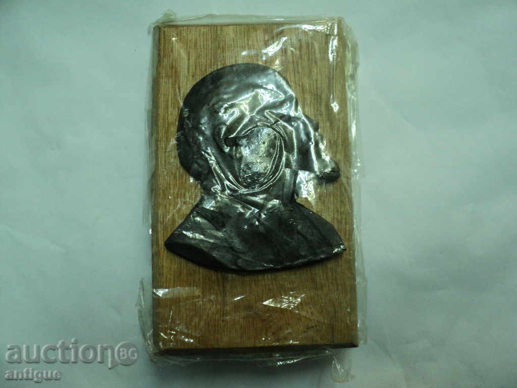 Delivery of SOUVENIR LINEN. NEW.