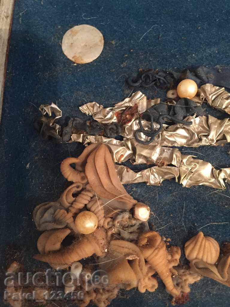 Delivery of some kind of art Delivery of some kind of art