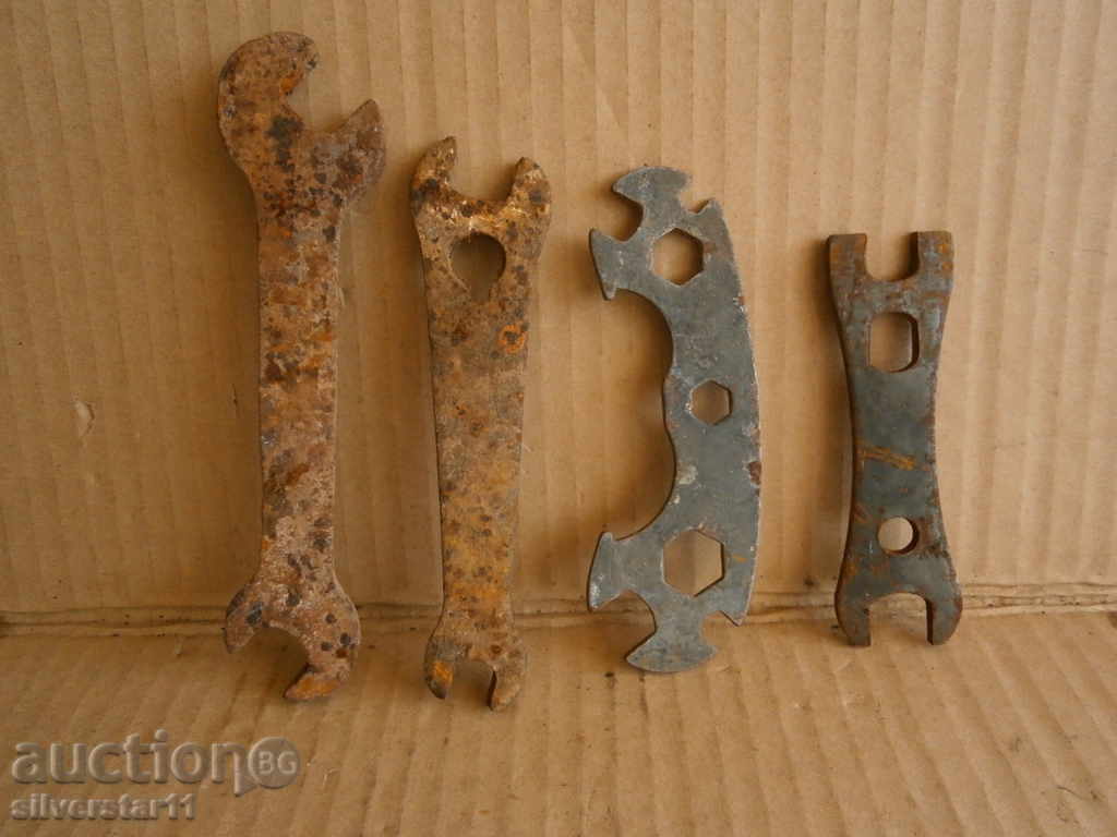 lots of antique keys with price 25.00 BGN | € 12.78 lots of antique keys with price 25.00 BGN | € 12.78