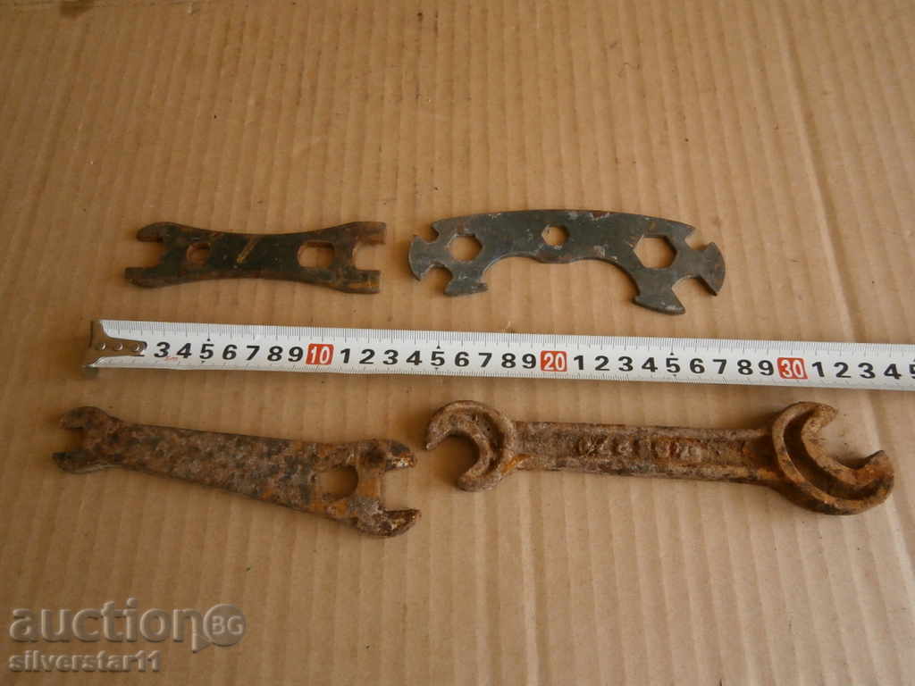 Delivery of lots of antique keys Delivery of lots of antique keys