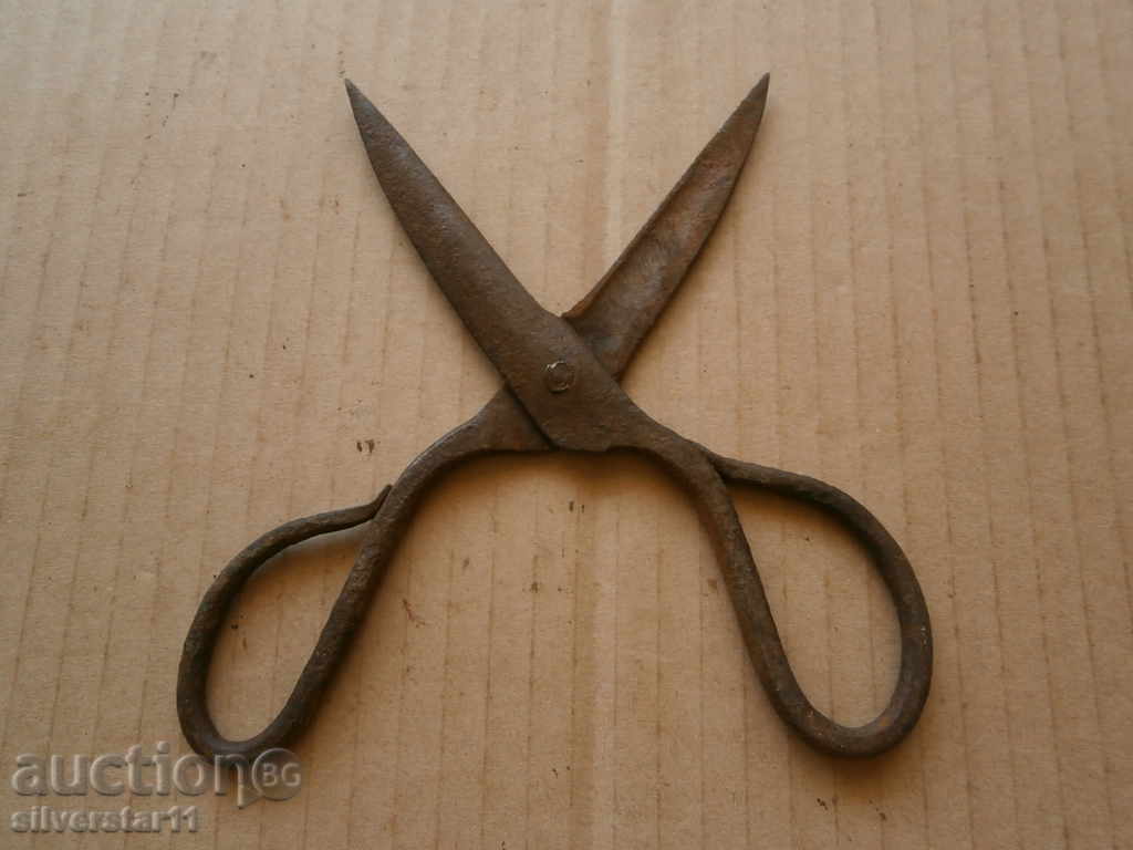 Delivery of old forged scissors Delivery of old forged scissors