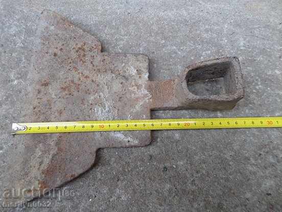 Auction Old pick, agricultural instrument, chapel, wrought iron Auction Old pick, agricultural instrument, chapel, wrought iron