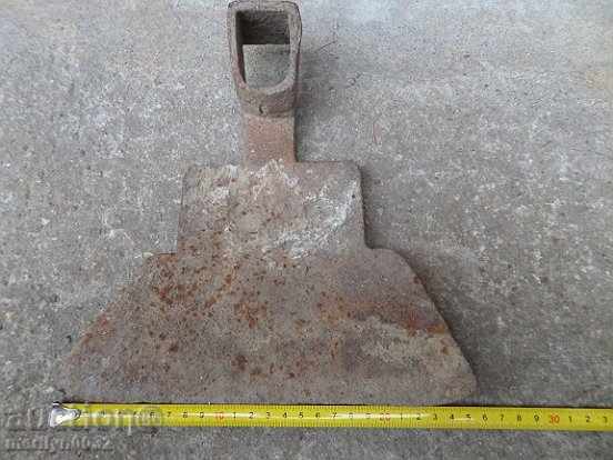 Delivery of Old pick, agricultural instrument, chapel, wrought iron Delivery of Old pick, agricultural instrument, chapel, wrought iron