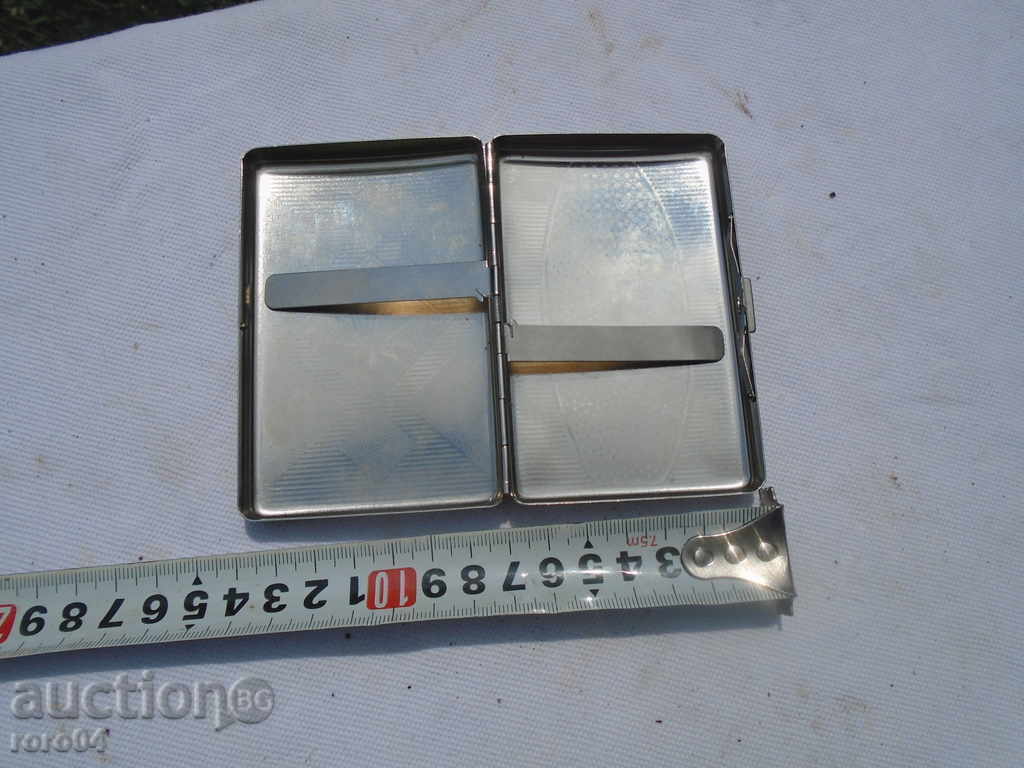 Аукцион КРАСИВА СТАРА МЕТАЛНА ТАБАКЕРА С ОРНАМЕНТИ - ОТЛИЧНА