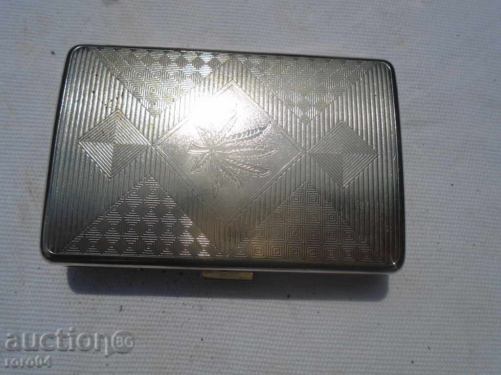 КРАСИВА СТАРА МЕТАЛНА ТАБАКЕРА С ОРНАМЕНТИ - ОТЛИЧНА