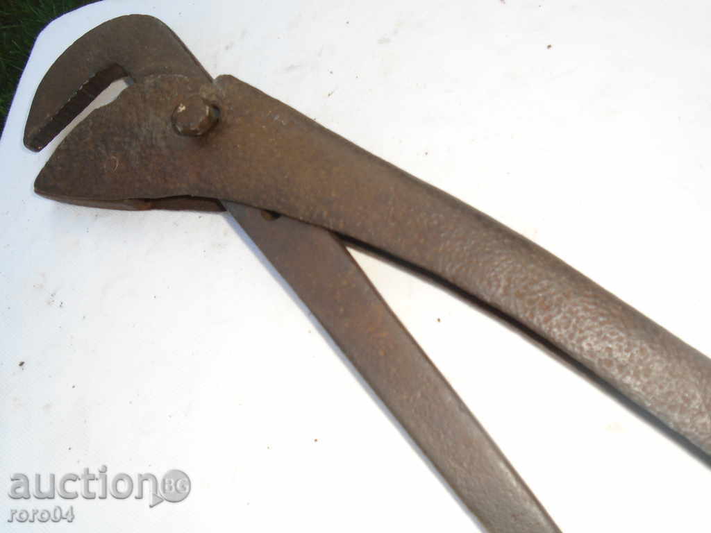 Auction  MASSIVE STAR WATER SUPPLY KEY - ACTUAL