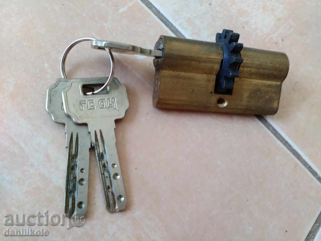 *$*Y*$* ΕΙΔΙΚΟΣ ΣΕ ΕΠΙΣΚΕΥΕΣ - ΚΛΕΙΔΑΡΑΣ ΜΕ 3 ΚΛΕΙΔΙΑ *$*Y*$*