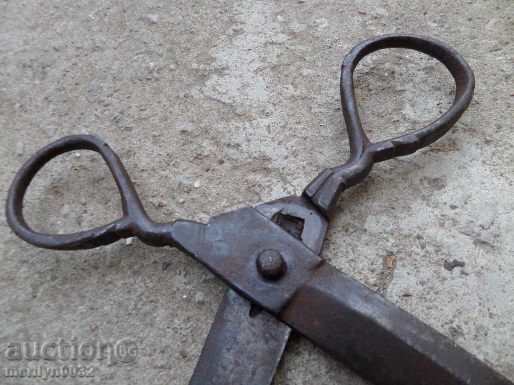 Delivery of Renaissance Abadian scissors wrought iron tool Delivery of Renaissance Abadian scissors wrought iron tool