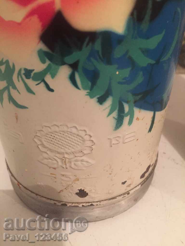 2 pcs. old thermos with price 9.99 BGN | € 5.11 2 pcs. old thermos with price 9.99 BGN | € 5.11