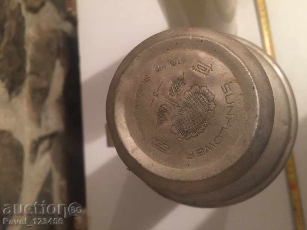 Auction 2 pcs. old thermos Auction 2 pcs. old thermos