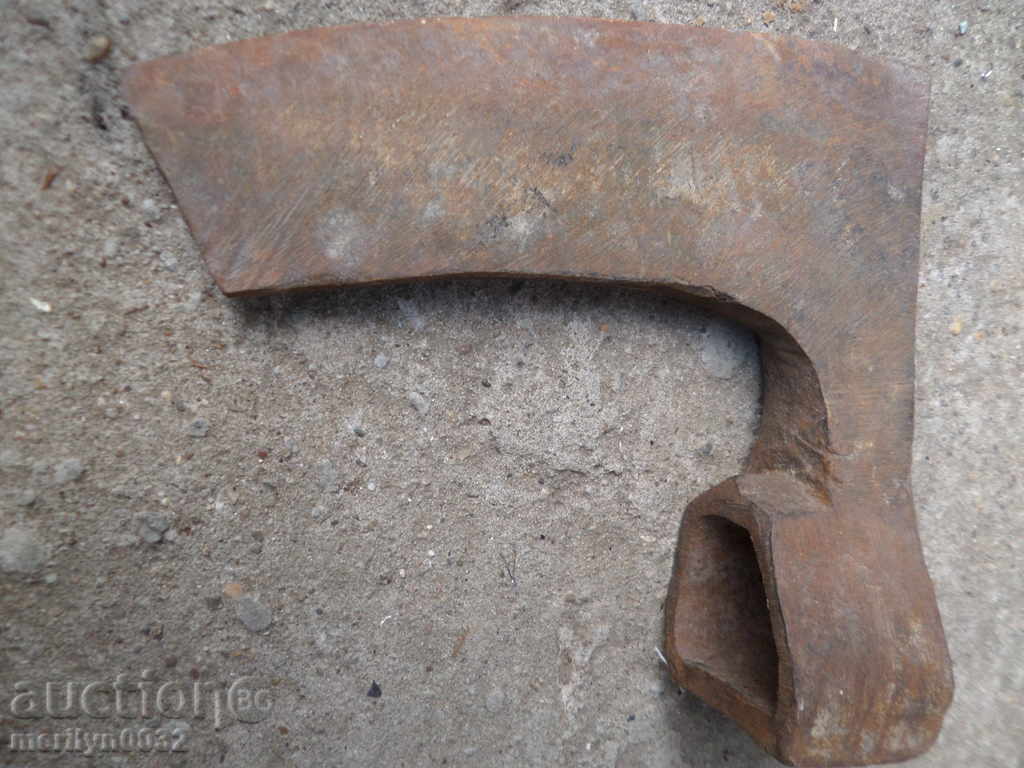 Auction An old ax ax, a top, a satin Auction An old ax ax, a top, a satin