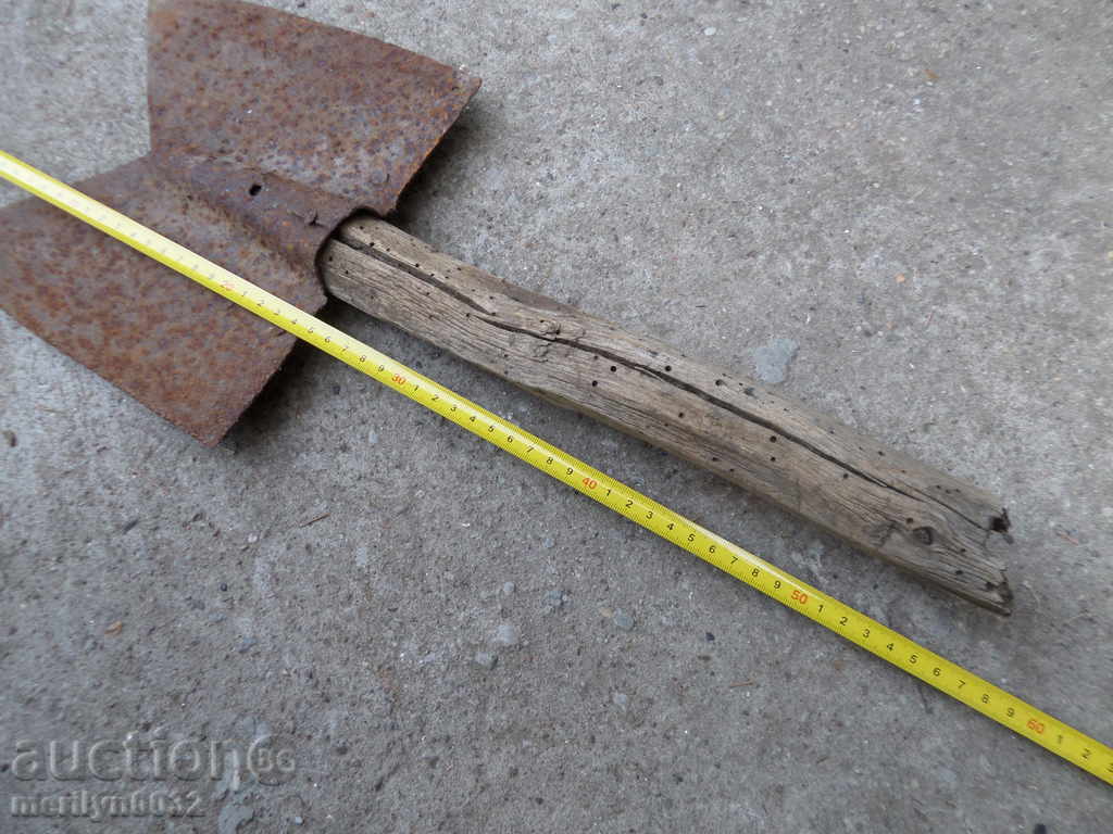 An old straight shovel with a gouged iron tool with price 42.00 BGN | € 21.47 An old straight shovel with a gouged iron tool with price 42.00 BGN | € 21.47