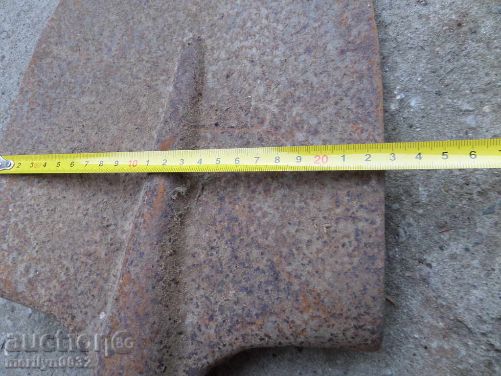 An old straight shovel without a scraped iron tool with price 21.00 BGN | € 10.74 An old straight shovel without a scraped iron tool with price 21.00 BGN | € 10.74