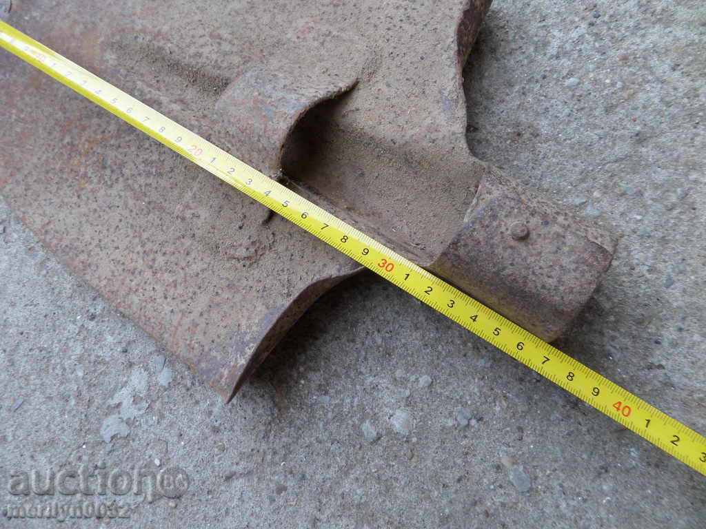 An old straight shovel without a scraped iron tool - 5 An old straight shovel without a scraped iron tool - 5