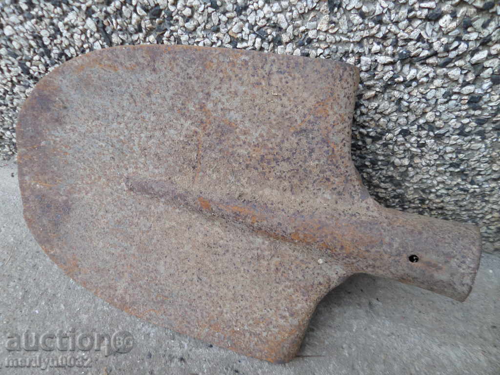 An old straight shovel without a scraped iron tool - 6 An old straight shovel without a scraped iron tool - 6