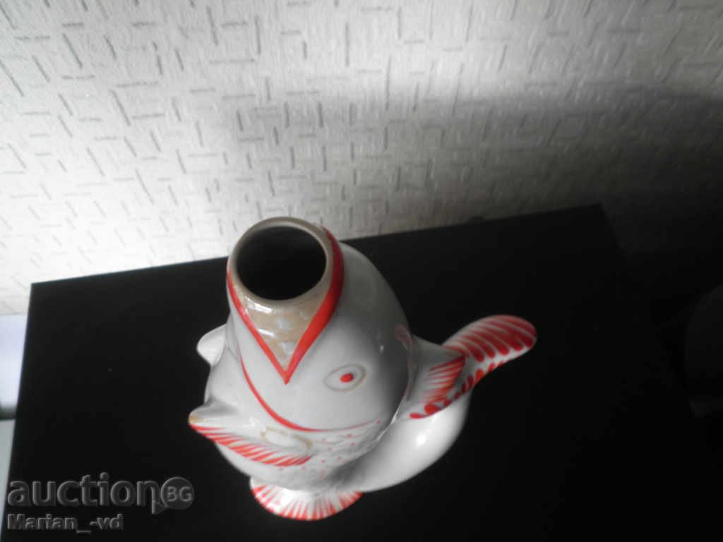 Delivery of Porcelain vase with fish form Delivery of Porcelain vase with fish form